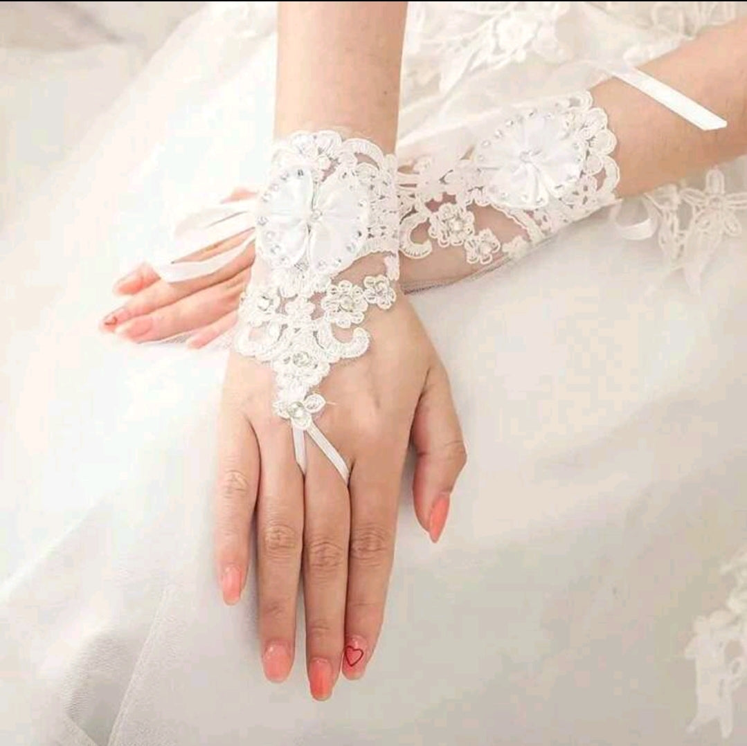 2pcs Elegant White Lace Bridal Gloves With Bow Detail-HookFinger Design