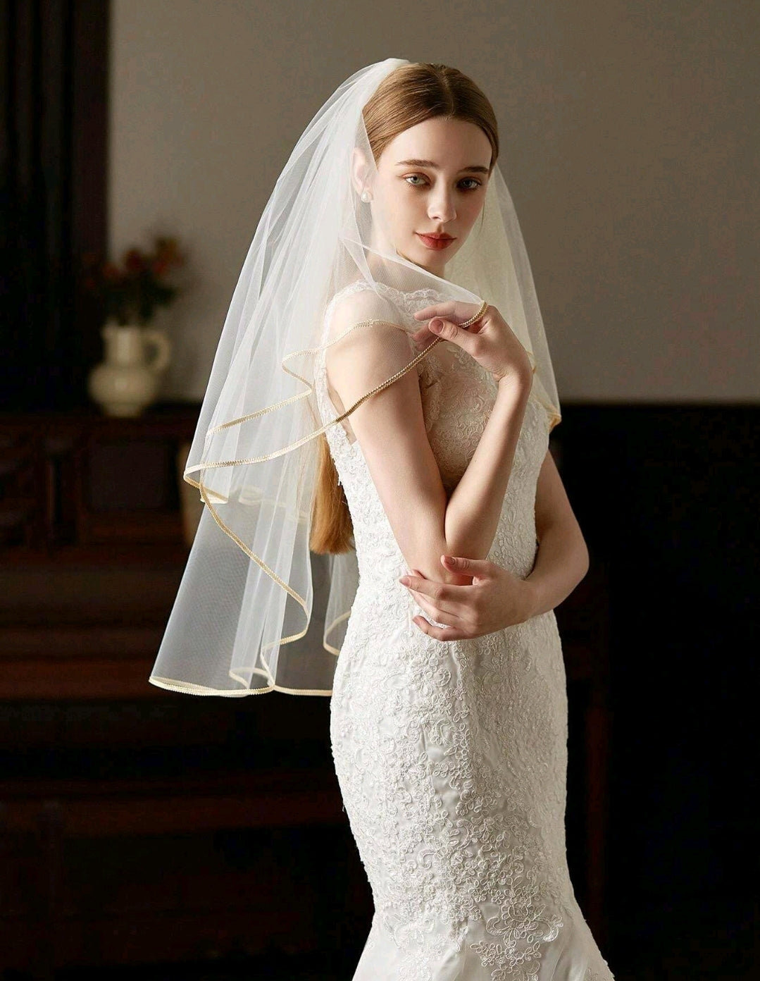 Gold-Trimmed Bride Wedding Veil With Comb