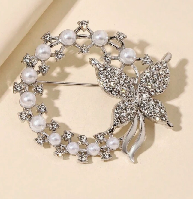 Geometric Pearl Butterfly Elegant Zinc Alloy Brooch