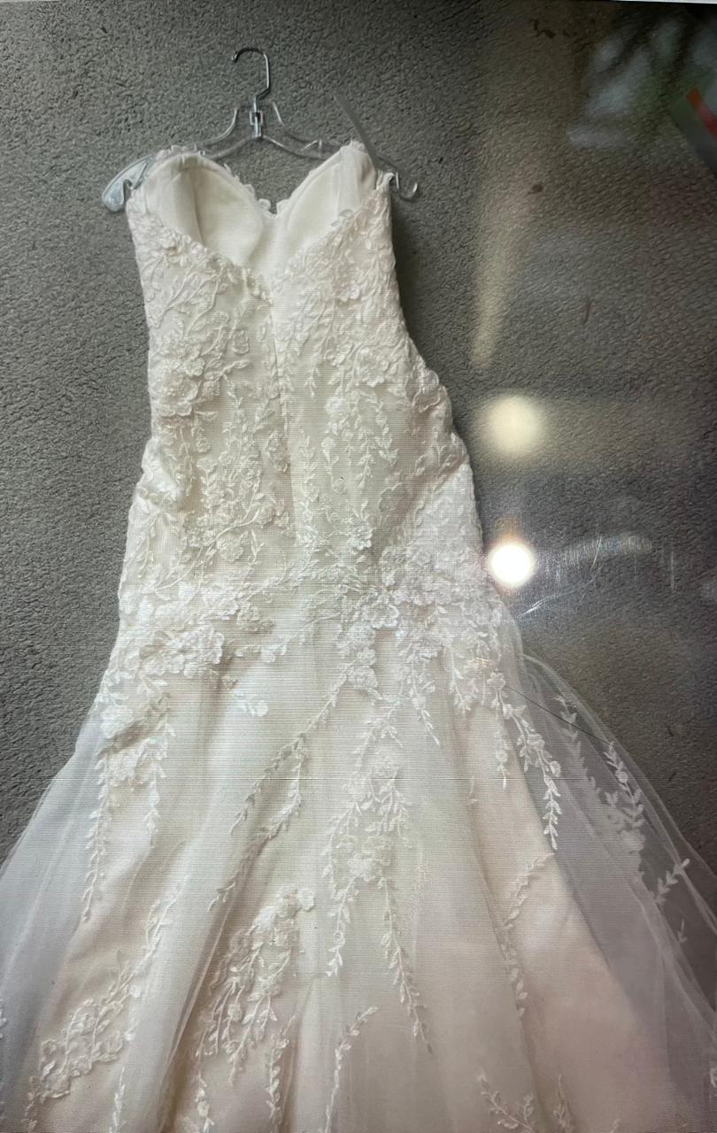 Gorgeous dress with lace overlay detail and a train