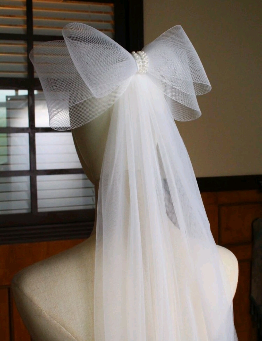 Faux Pearl & Bow Decor Bridal Veil